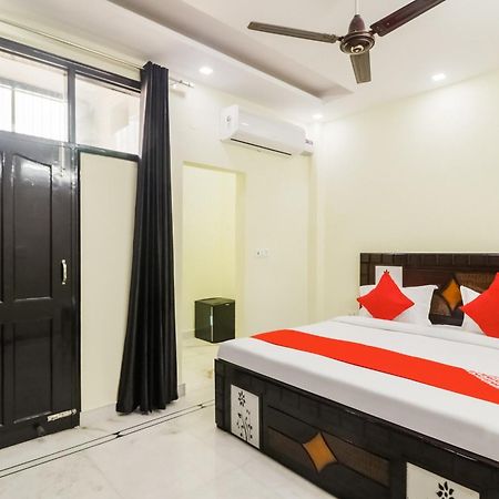 Golden Bridge Hotel New Delhi Buitenkant foto