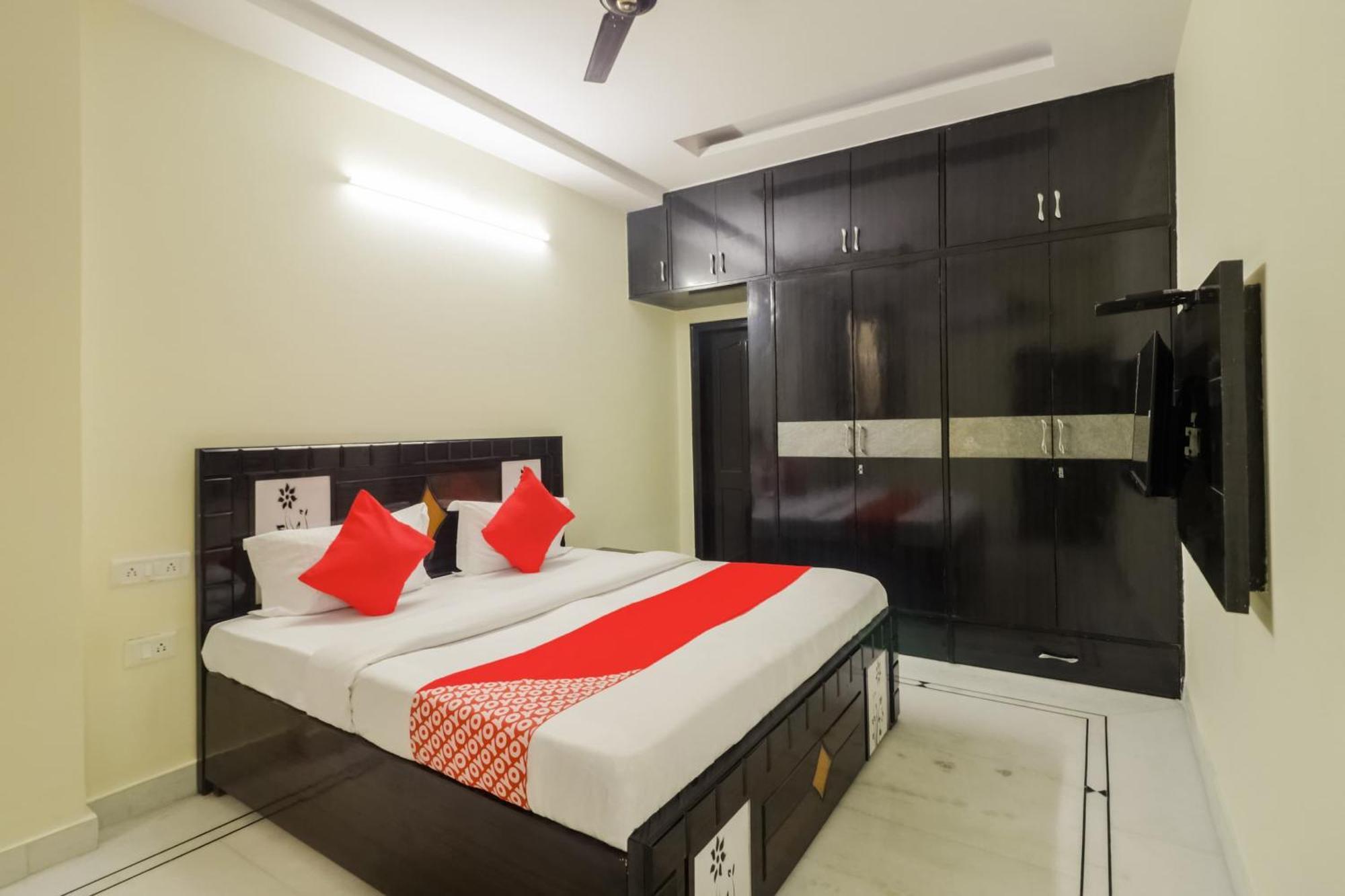 Golden Bridge Hotel New Delhi Buitenkant foto
