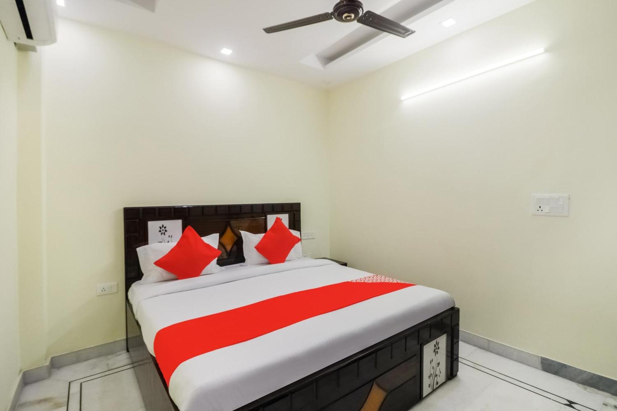 Golden Bridge Hotel New Delhi Buitenkant foto