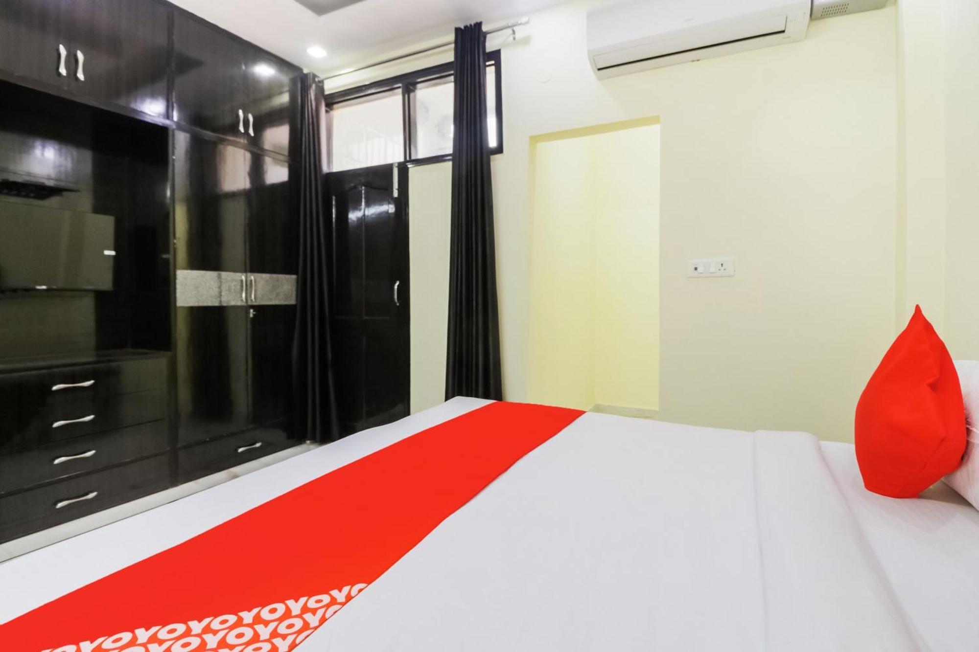 Golden Bridge Hotel New Delhi Buitenkant foto