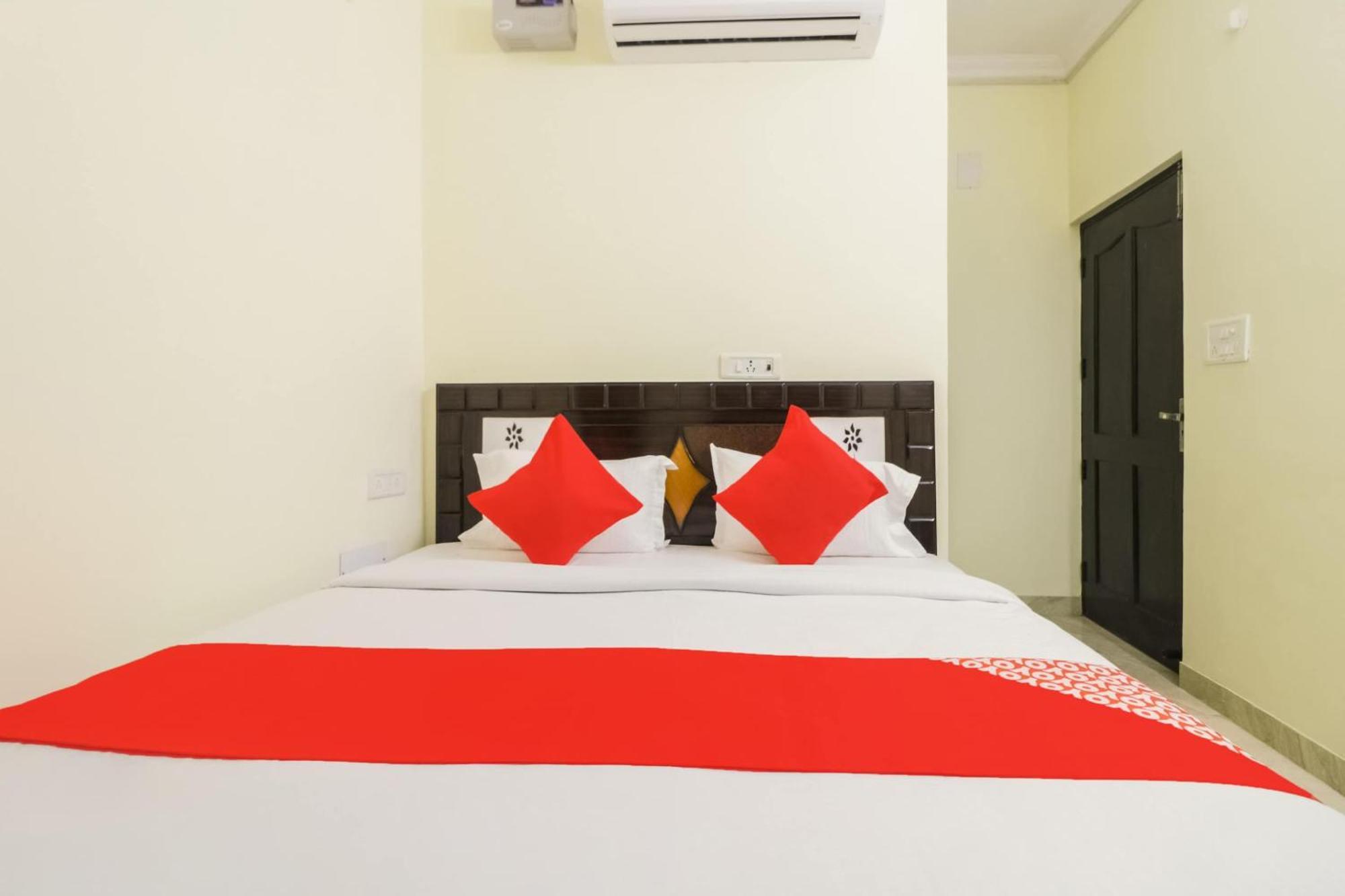 Golden Bridge Hotel New Delhi Buitenkant foto