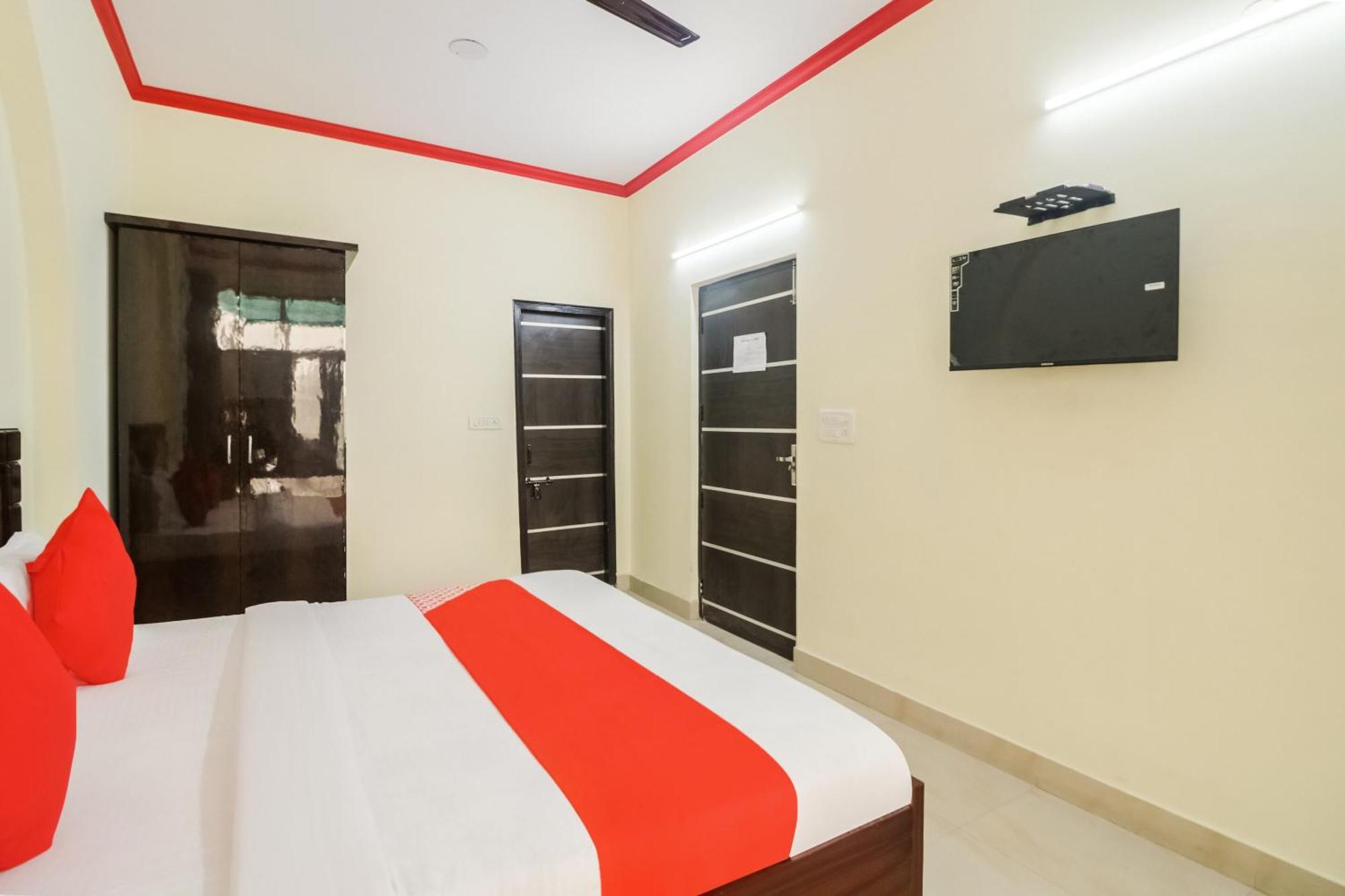 Golden Bridge Hotel New Delhi Buitenkant foto