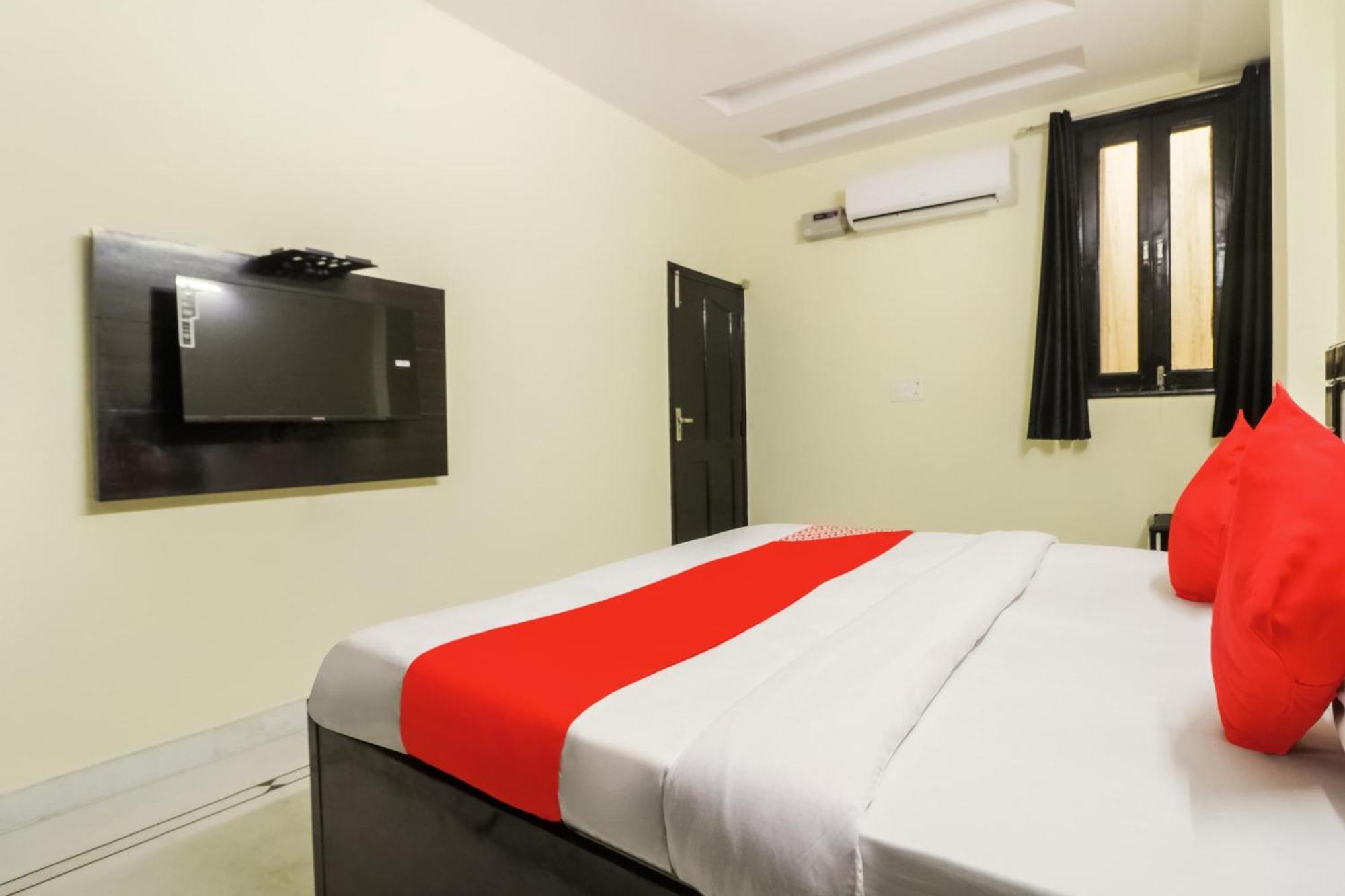 Golden Bridge Hotel New Delhi Buitenkant foto