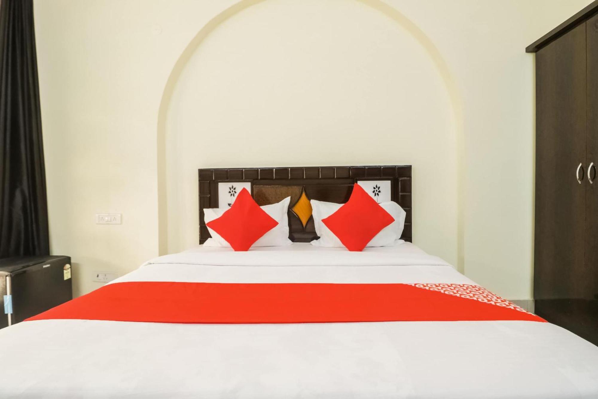Golden Bridge Hotel New Delhi Buitenkant foto