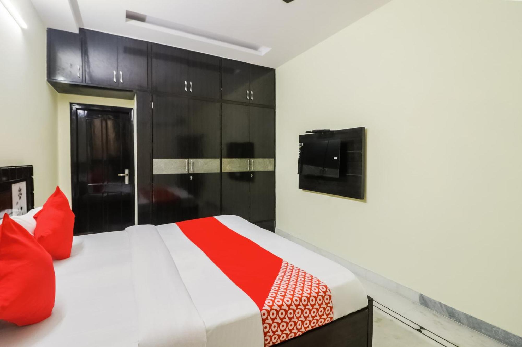 Golden Bridge Hotel New Delhi Buitenkant foto