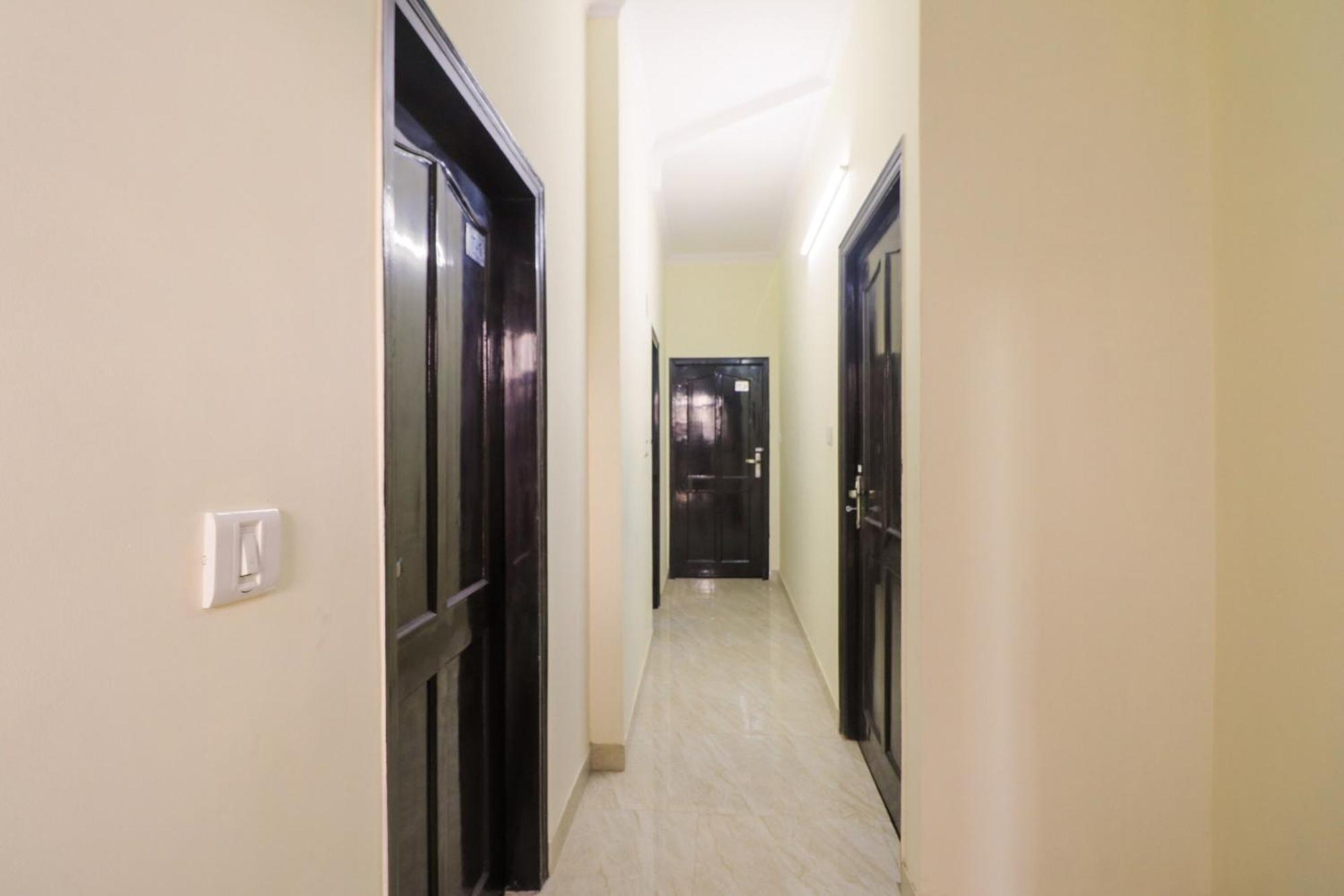 Golden Bridge Hotel New Delhi Buitenkant foto